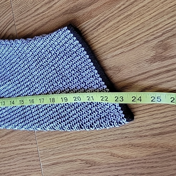 sweater white and black functional buttons missing tag - Picture 14 of 15